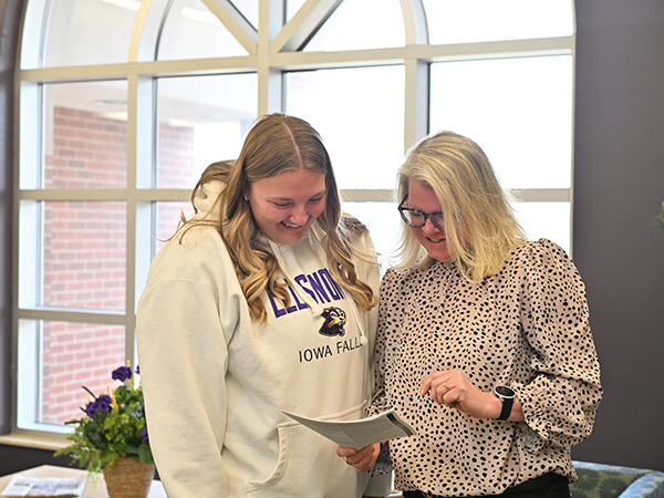 A student with a financial aid advisor discusses Iowa Valley scholarship options.